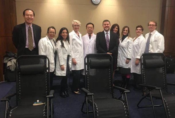 纽约州执照针灸医师们参加国会山庄义诊,为针灸立法游说